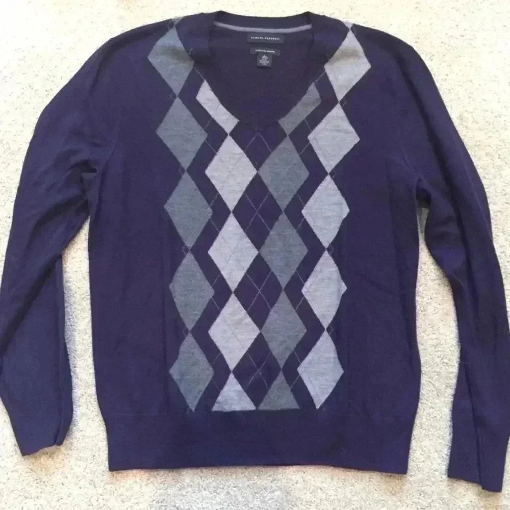 Banana Republic Men’s Royal Purple Argyle V-Neck Sweater Size Medium